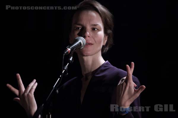 ANNA JARVINEN - 2010-12-01 - PARIS - La Maroquinerie - 